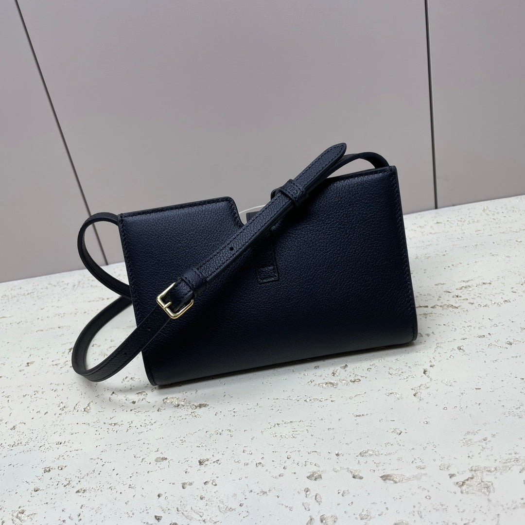 16 STRAP POCHETTE 18 IN BLACK SUPPLE CALFSKIN GOLD HARDWARE - 图片 2