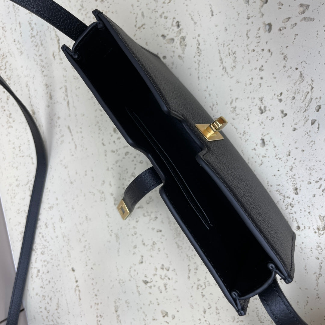 16 STRAP POCHETTE 18 IN BLACK SUPPLE CALFSKIN GOLD HARDWARE - 图片 5