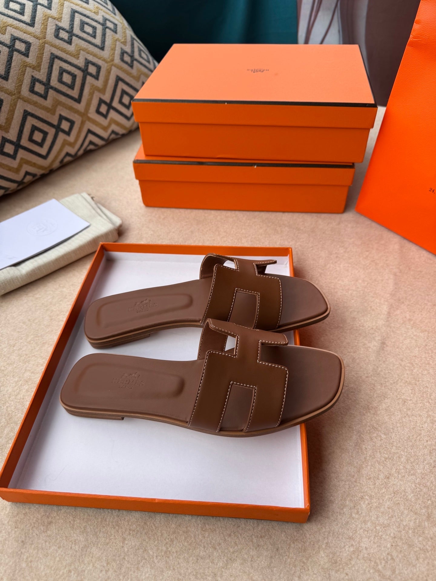 0RAN SANDALS IN PECAN BROWN CALFSKIN - 图片 9