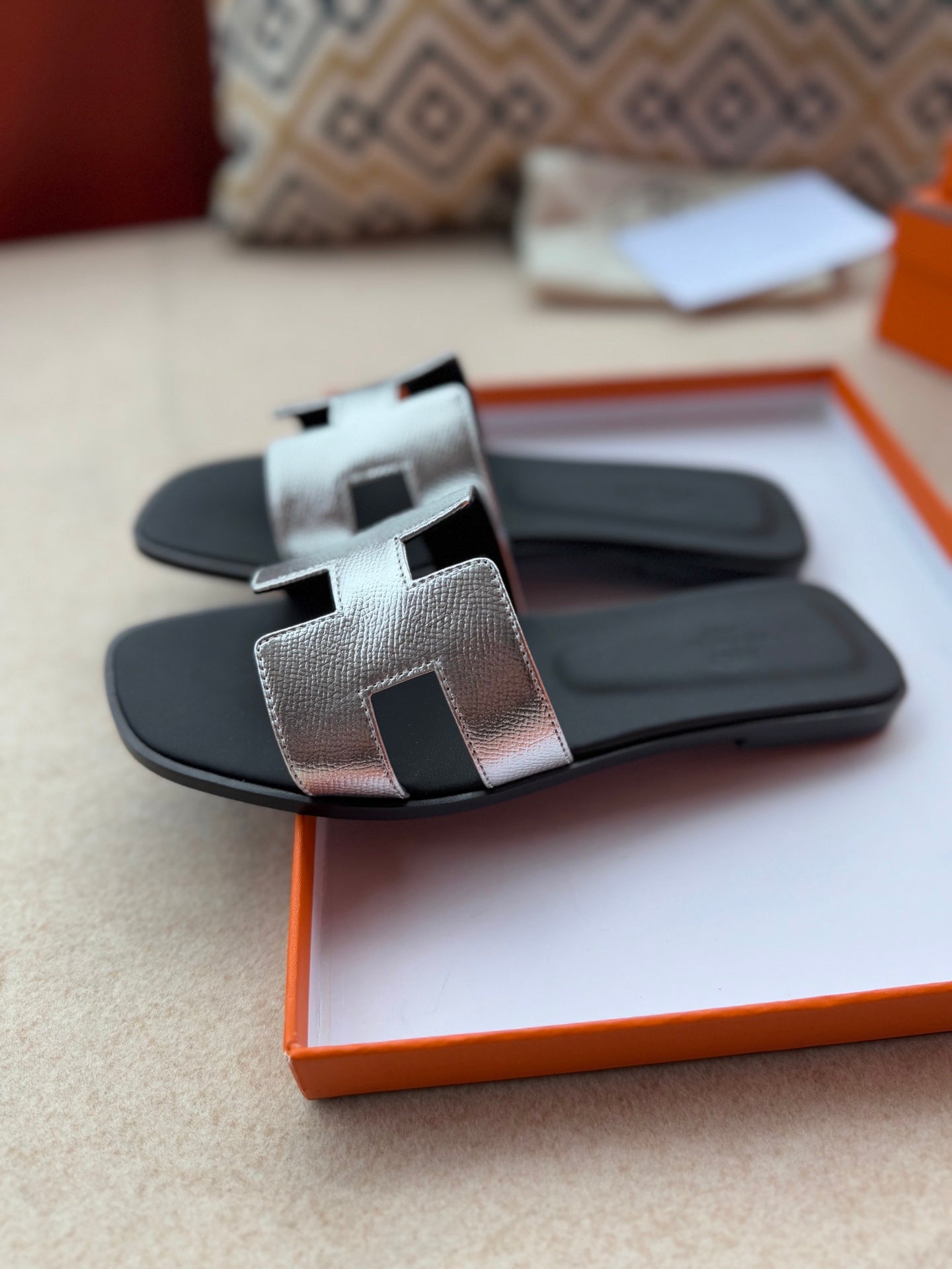 0RAN SANDALS IN SILVER CALFSKIN - 图片 3