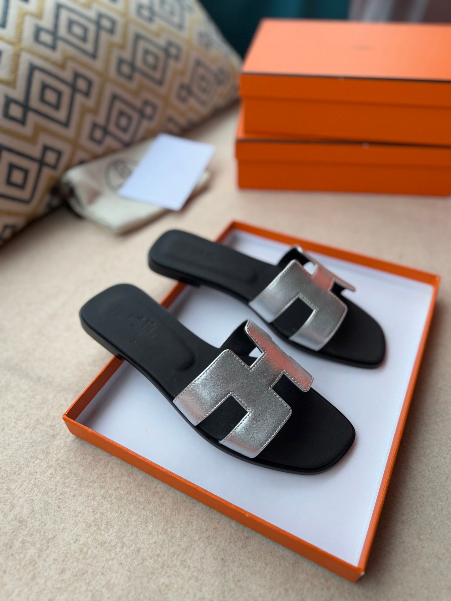 0RAN SANDALS IN SILVER CALFSKIN - 图片 2