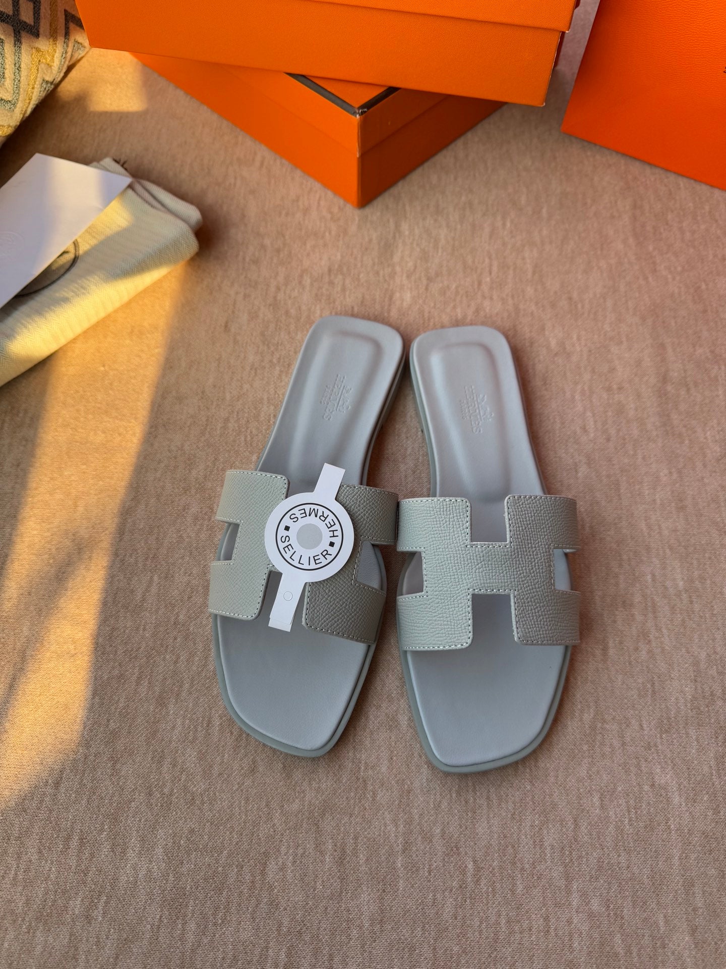 0RAN SANDALS IN WARM GRAY CALFSKIN - 图片 3