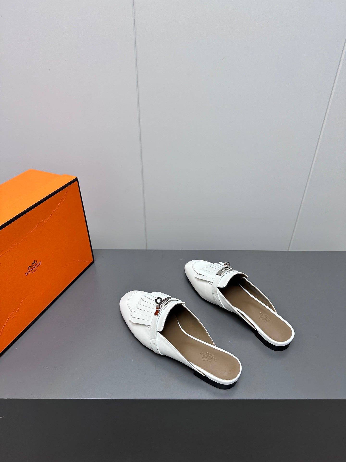 0Z MULE IN WHITE LAMBSKIN WITH FRINGE DETAIL - 图片 4