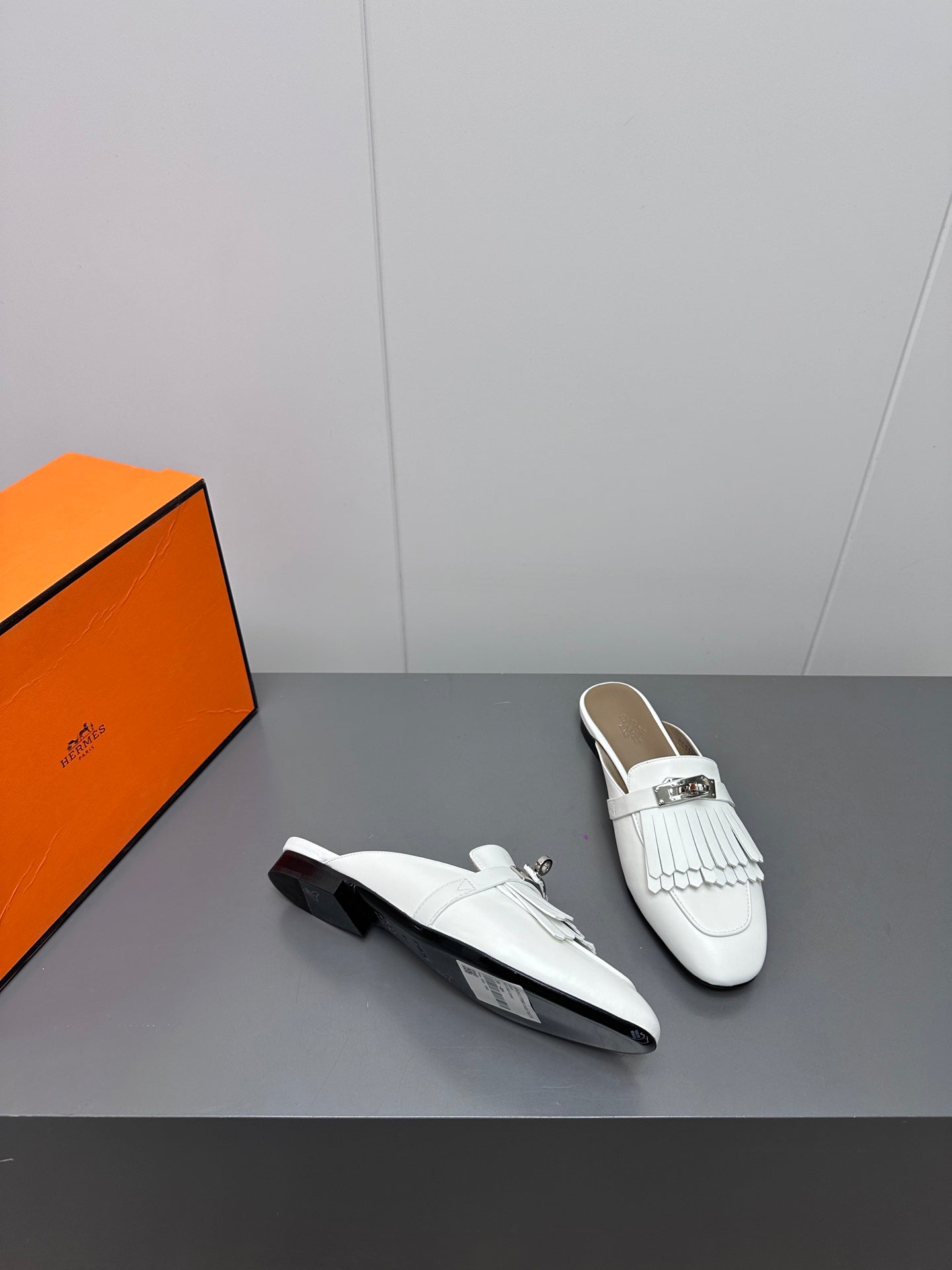 0Z MULE IN WHITE LAMBSKIN WITH FRINGE DETAIL - 图片 6