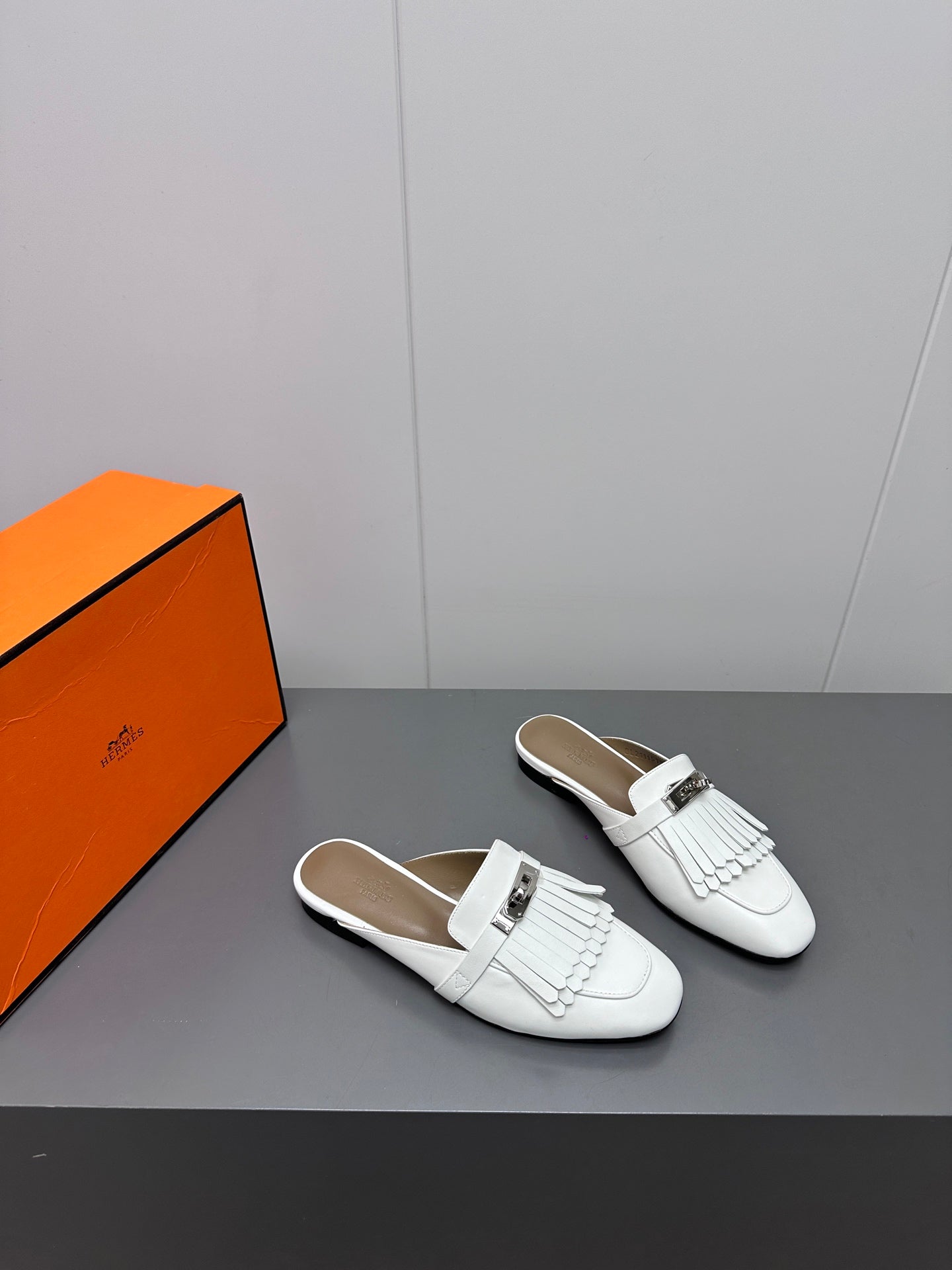 0Z MULE IN WHITE LAMBSKIN WITH FRINGE DETAIL - 图片 5