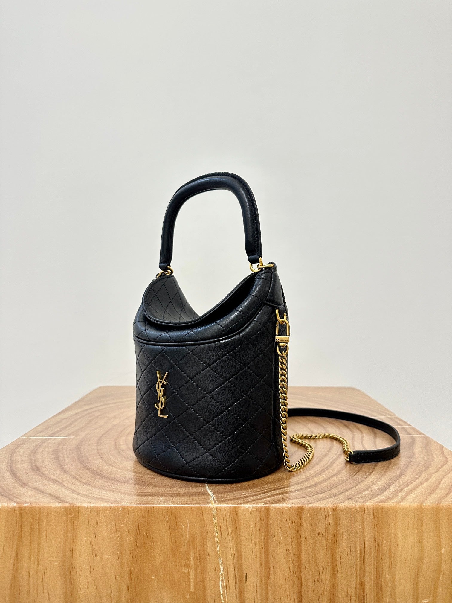 19 FLAP BUCKET BAG BLACK CALFSKIN - 图片 2
