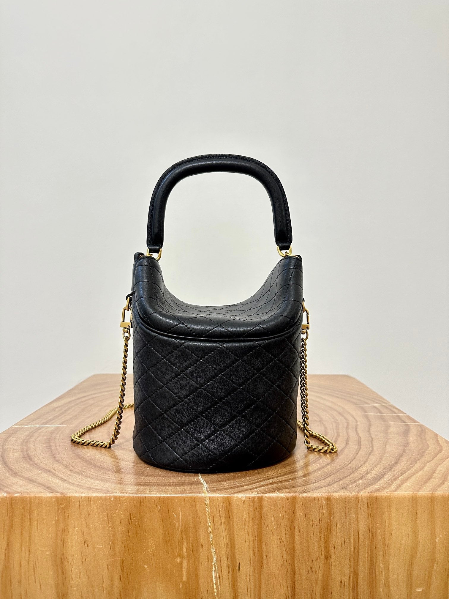 19 FLAP BUCKET BAG BLACK CALFSKIN - 图片 3